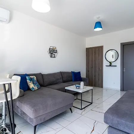 La Casa 1-br Apt In Appartement Larnaca